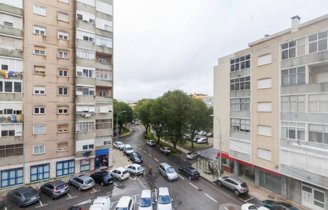 Beautiful 1 Bedroom Near Benfica * Lisboa